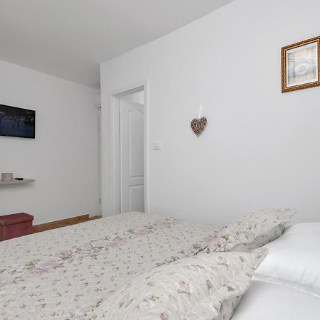 Holiday Home Danica Ozici Екстериор снимка